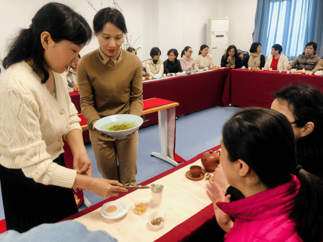 心志 ——茶文化俱乐部首次茶艺活动ag真人琴箫和鸣迎新程 品茗飘香明